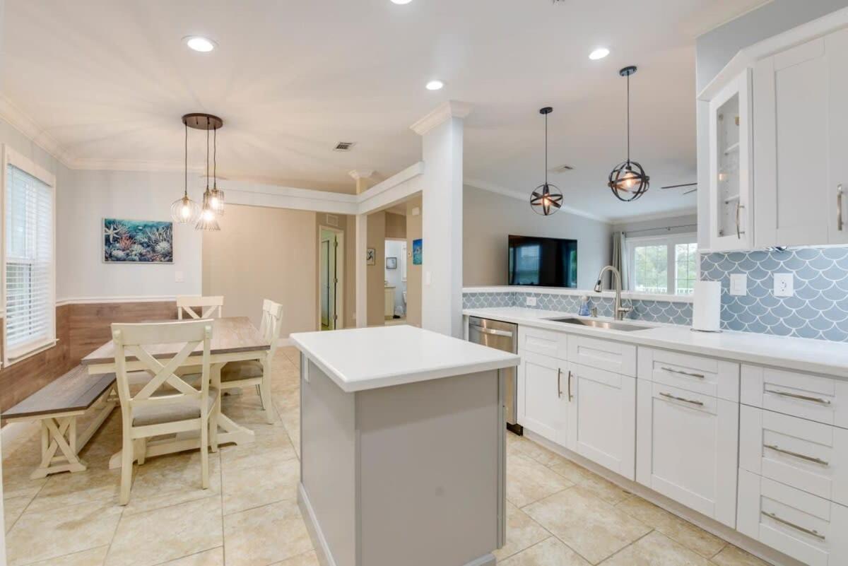 Loggerhead Lagoon - Modern Waterfront Home Pirates Cove Kültér fotó